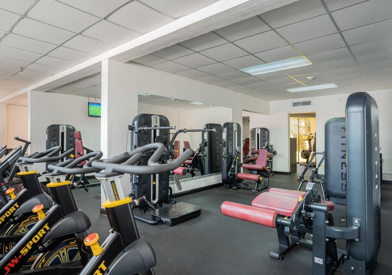 Wyndham San Jose Herradura エクステリア 写真 The gym at the hotel