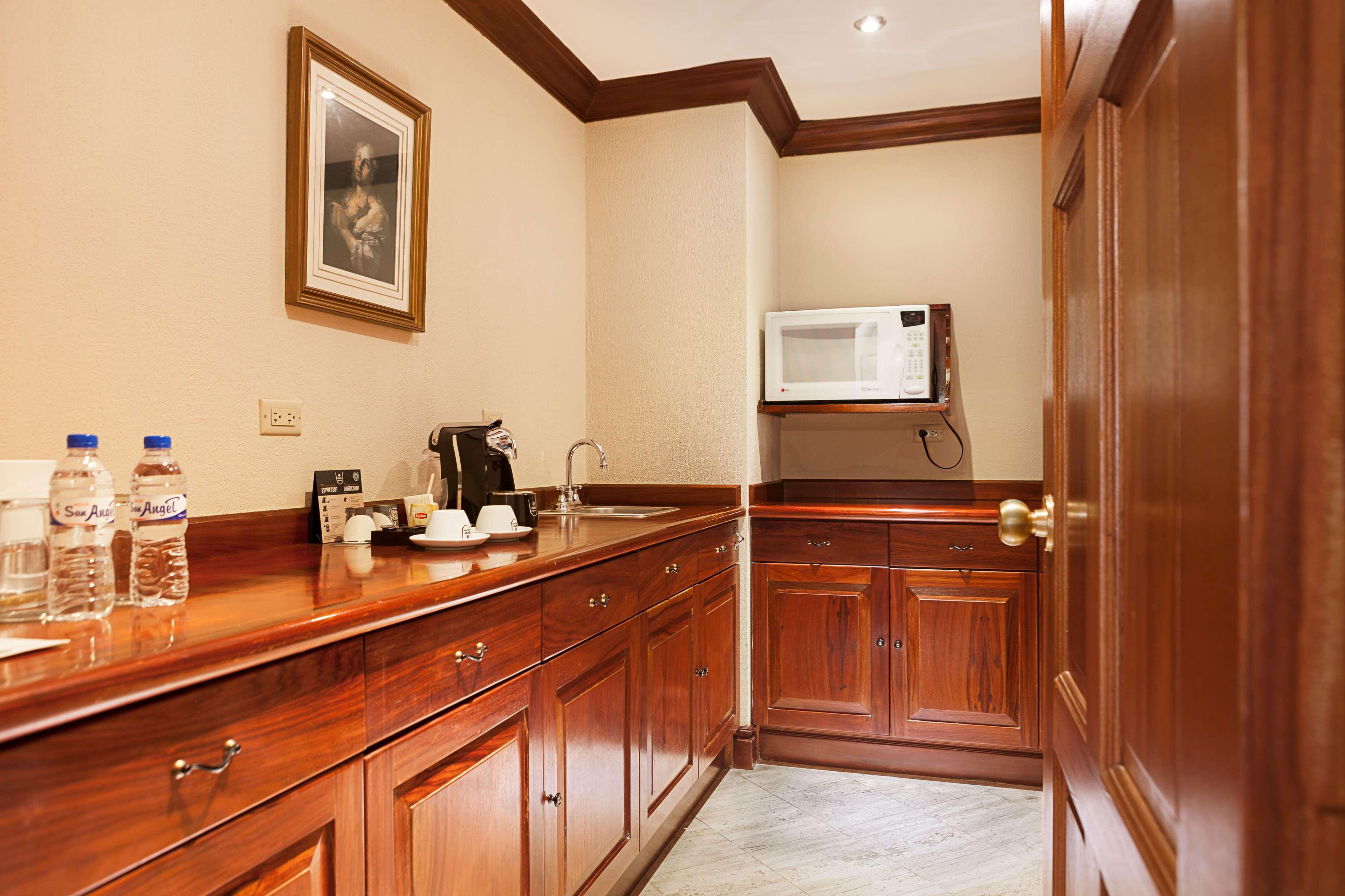 Wyndham San Jose Herradura エクステリア 写真 A kitchenette in a hotel room