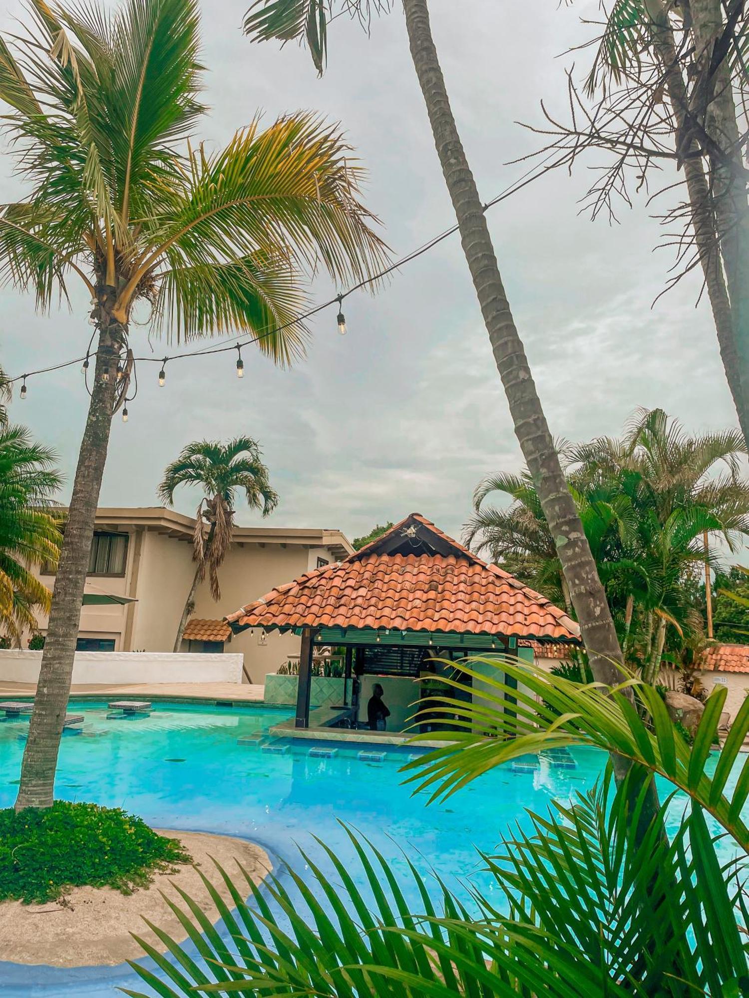 Wyndham San Jose Herradura エクステリア 写真 The swimming pool at the resort