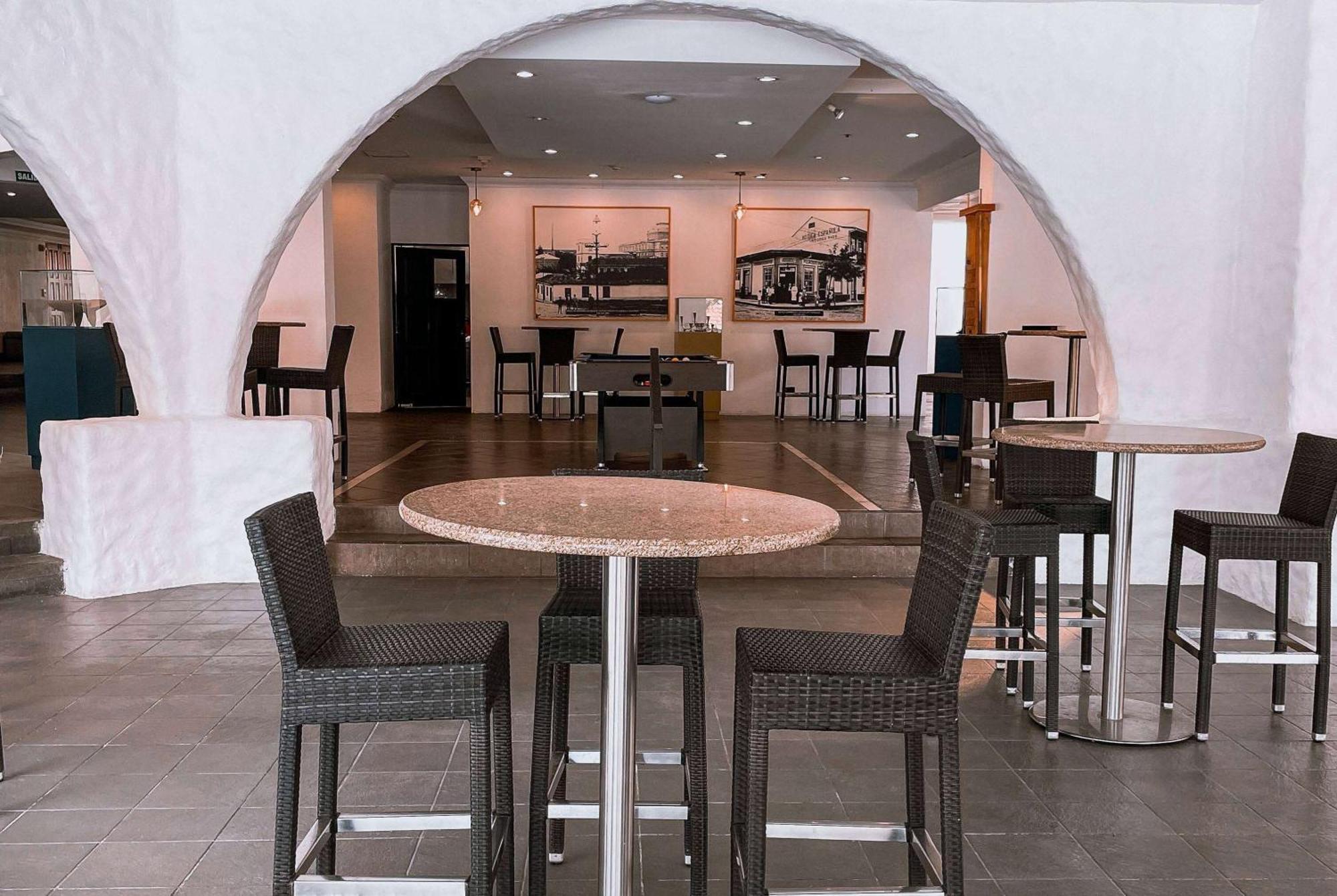 Wyndham San Jose Herradura エクステリア 写真 The lounge at the airport