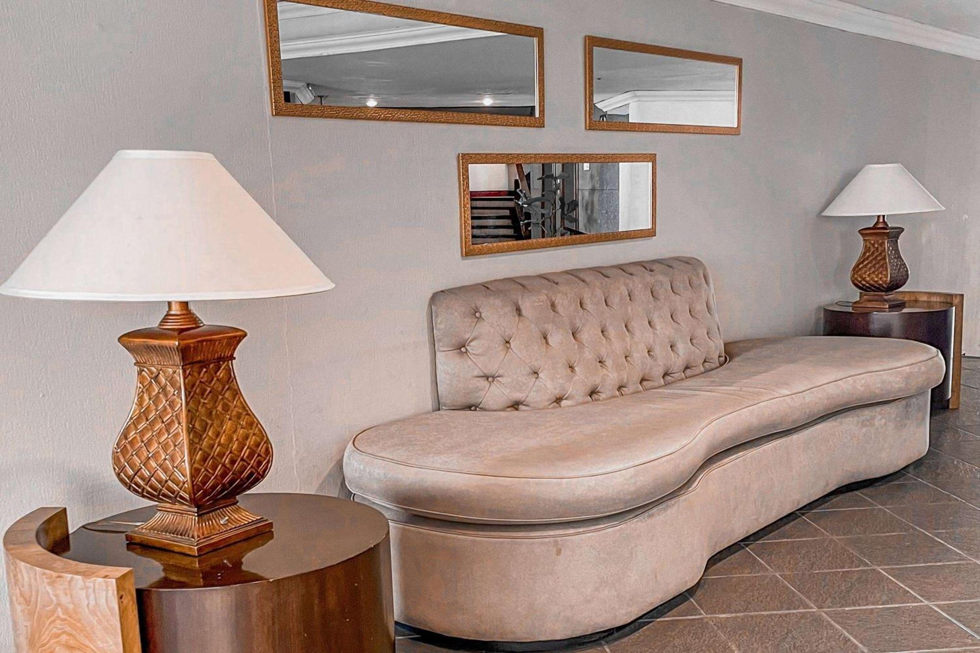 Wyndham San Jose Herradura エクステリア 写真 A settee