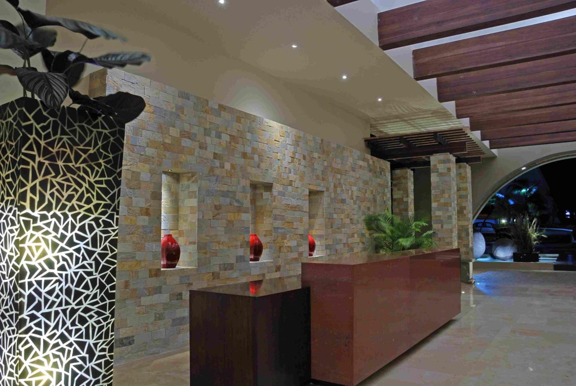 Wyndham San Jose Herradura インテリア 写真 Interior of the hotel