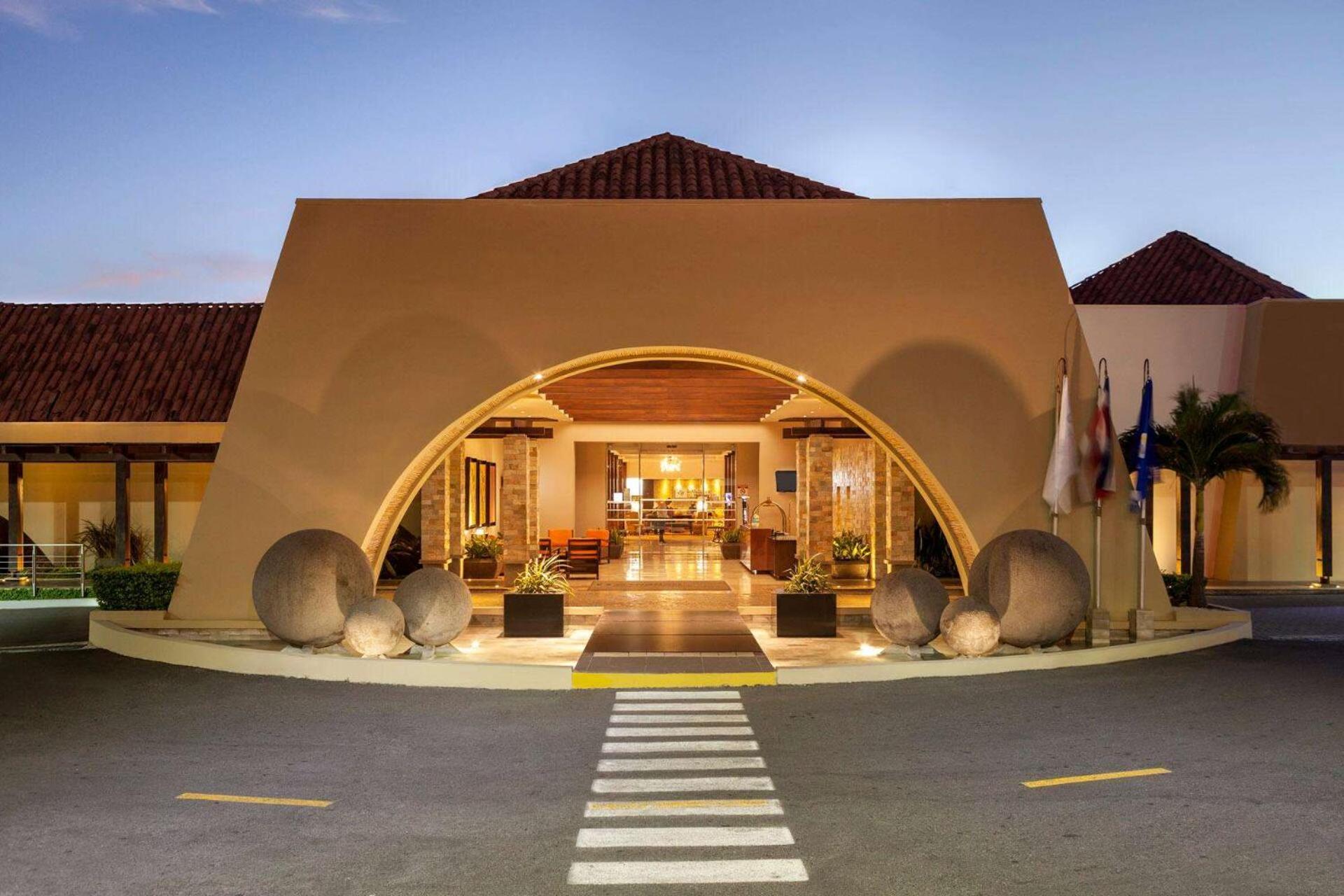 Wyndham San Jose Herradura エクステリア 写真 The entrance of the hotel